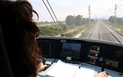El tren laboratori d'Adif recorrent el tram Cambrils-l'Hospitalet de l'Infant del Corredor Mediterrani. FOTO: CEDIDA.
